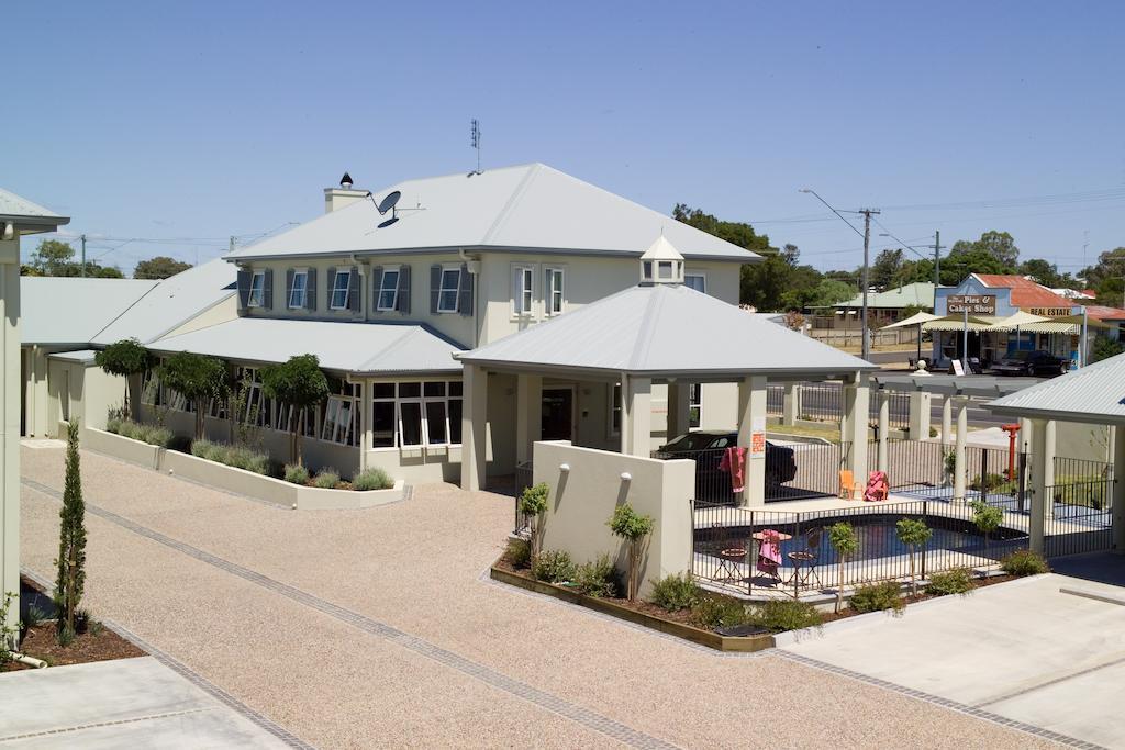 Coachmans Inn Уоруик Екстериор снимка