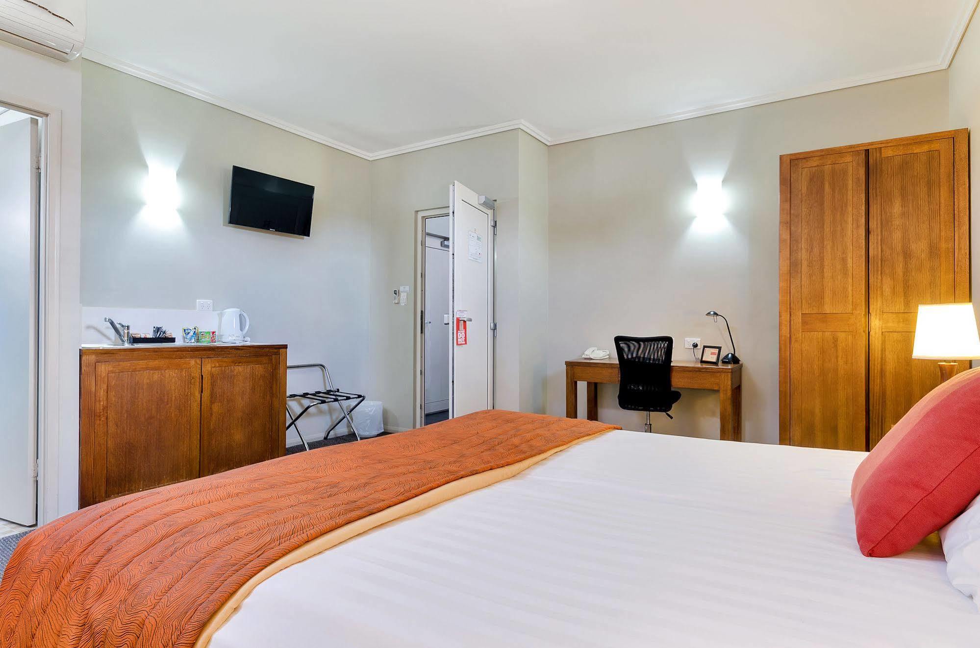 Coachmans Inn Уоруик Екстериор снимка